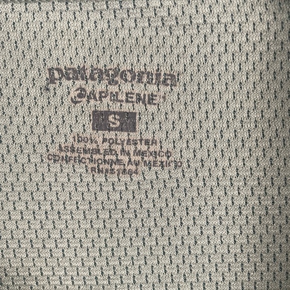 Patagonia women's capilene base layer top, Small - Picture 4 of 7